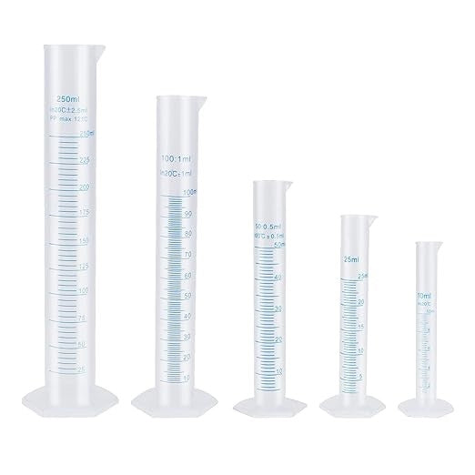 Assorted plastic graduated
measuring cylinders (x5)